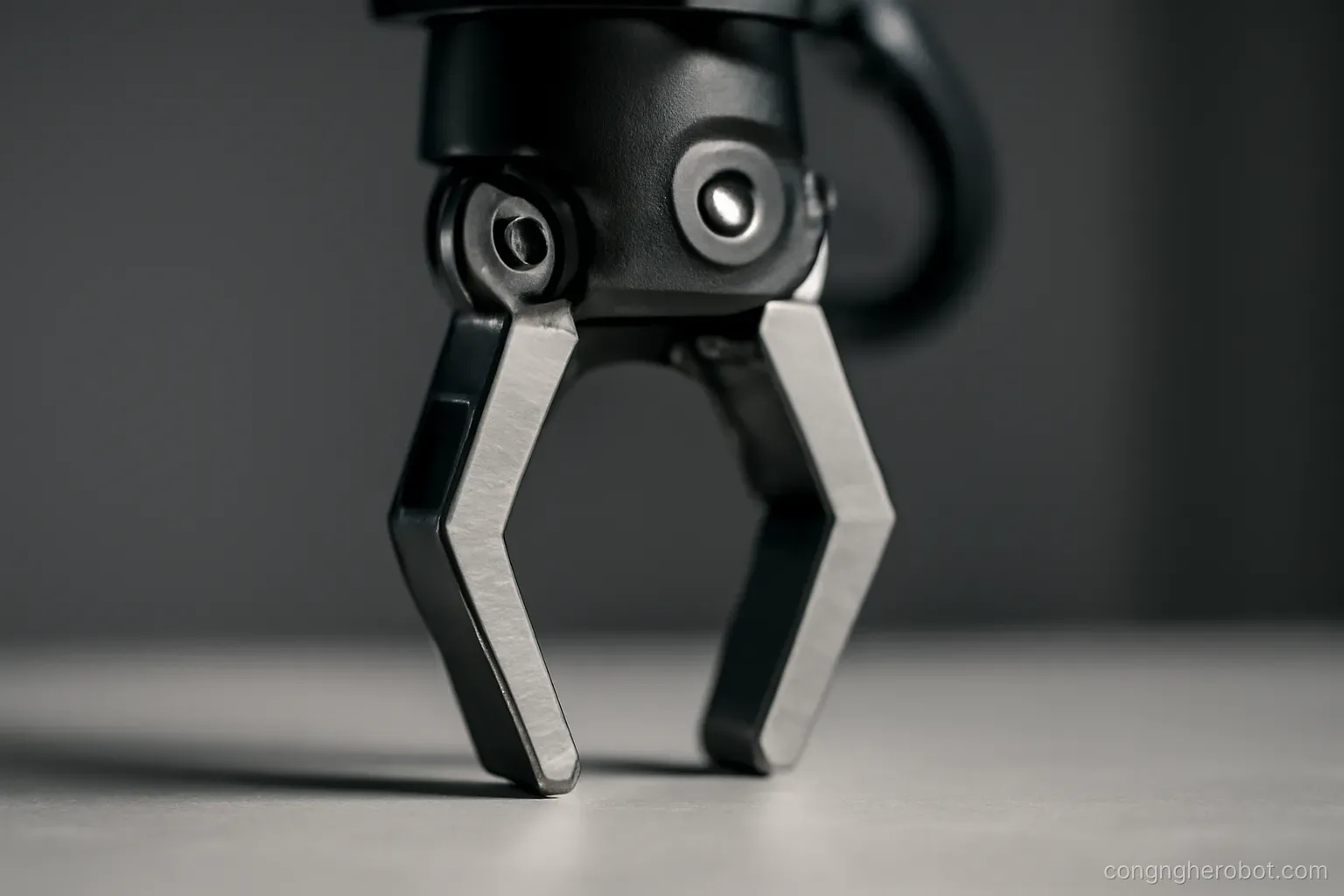 Tay robot chạm nhẹ vào một bề mặt